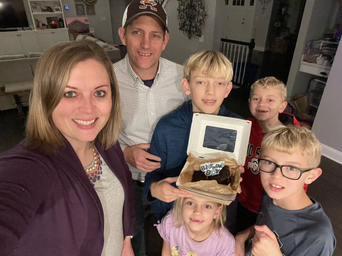 TeenTeacherLA's tweet photo. This fall’s #FamilyFunKnight fell on our oldest son’s 14th birthday. We celebrated by dining at the restaurant of his choice and watching an episode of our family’s new favorite family. The years are going very fast, so these moments are extra precious!
#FamKnight #OtsegoKnights https://t.co/tR0F730Kbg