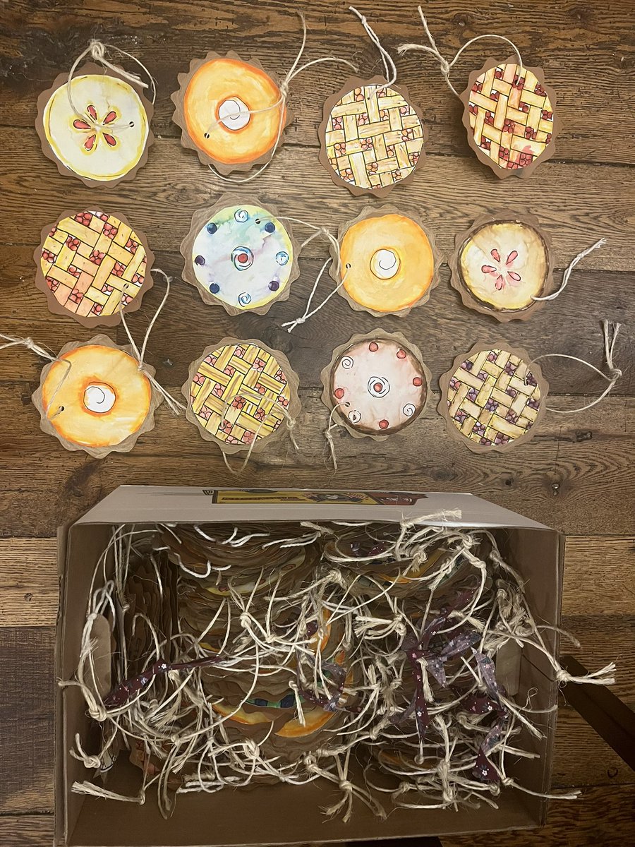 MrsHemmis's tweet photo. Shaker Lane K-2nd grade artists created almost 300 pie paintings to be given to veterans by Clear Path for Veterans in Thanksgiving Kits. We are so grateful for the service of our veterans! Happy Thanksgiving! @ShakeyPride #TigerPride https://t.co/zkpJyINLVr