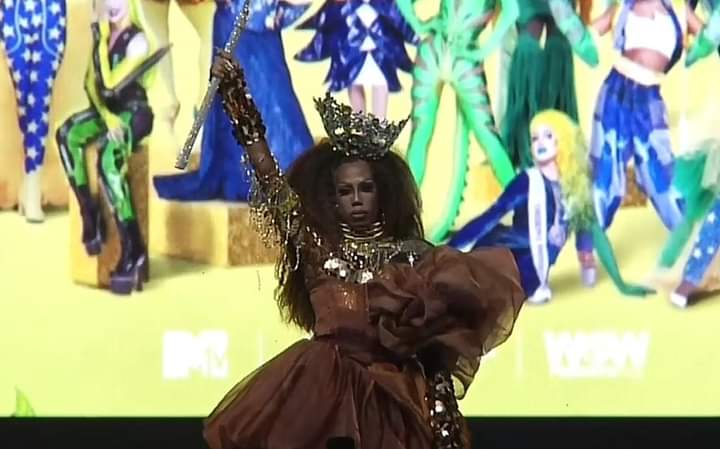 proferickson's tweet photo. DragRace não é BBB ou A Fazenda, sem votação. Todas no TOP4 brilharam, Organzza se destacou no lipsync e venceu M E R E C I D A M E N T E. 
Aos insatisfeitos, ao invés de ódio, veja agenda no Instagram da sua favorita e apoie. https://t.co/99rH1UDOpI