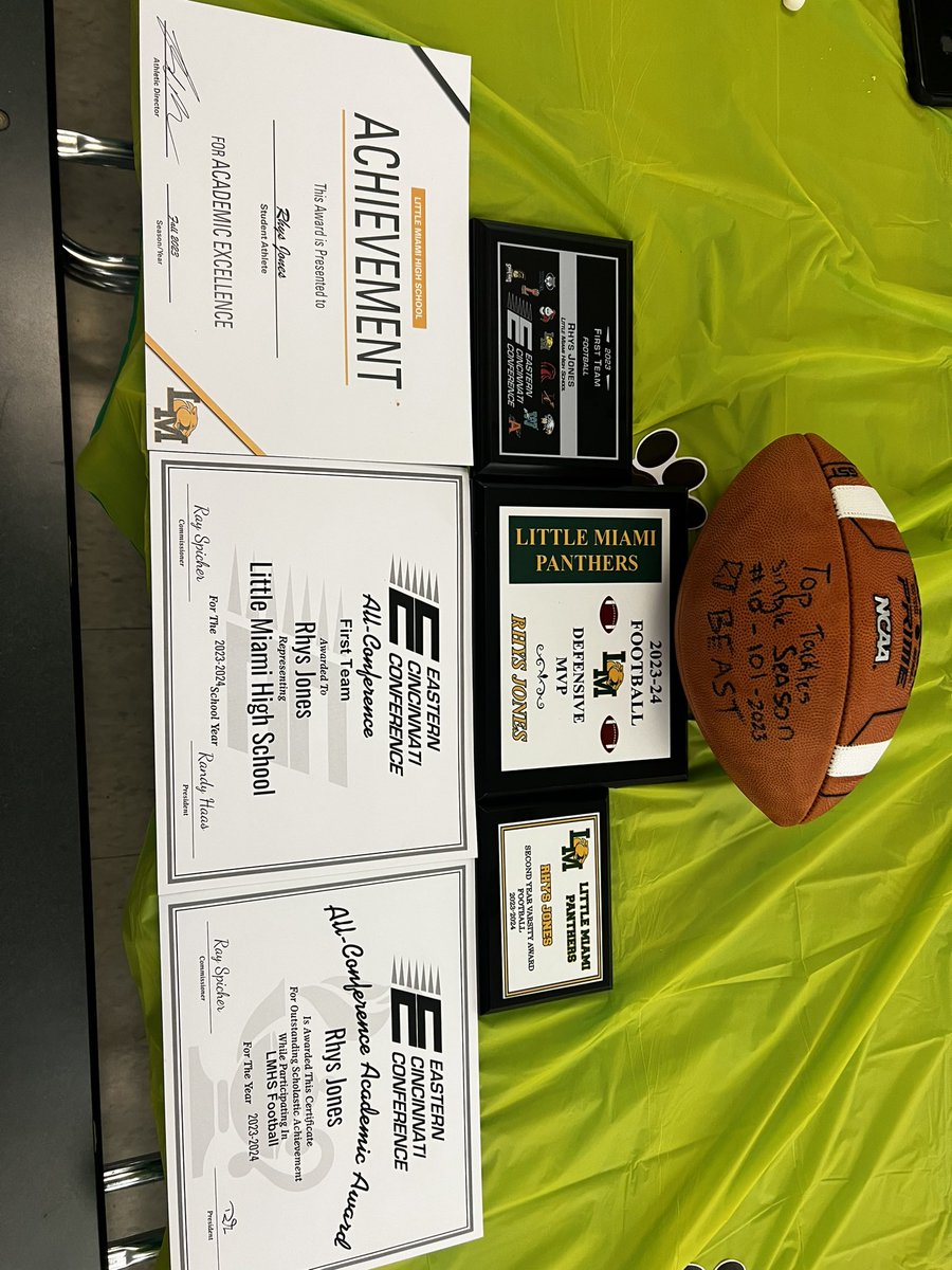 RhysJonesLB's tweet photo. Also thankful to receive Defensive MVP for the team and 1st team all ECC! Thanks all LM football coaches for a great season. @CoachStamper @Coach___Jones @mk85bulls @MrCoachWest @Ofcbrandenburg @Jason12Duncan https://t.co/RSch0YQmHy