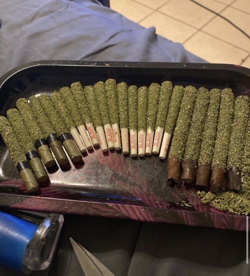 _StonersRUs_'s tweet photo. Who wants one? 😋🔥

#StonerFam #Mmemberville https://t.co/B1p6GxRyGm