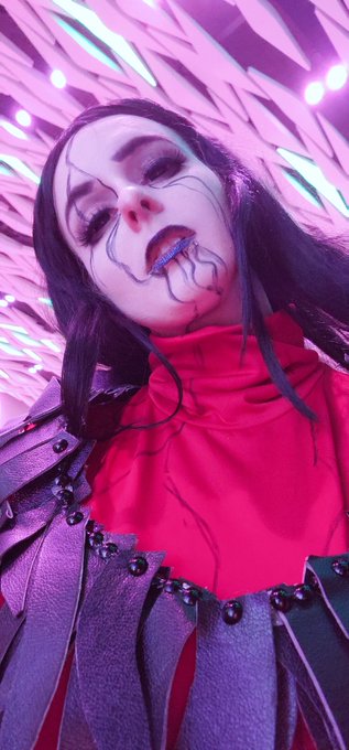The Artist 🎨 Don't make me throw my crows at you 💕 https://t.co/xJDMs93Xy6