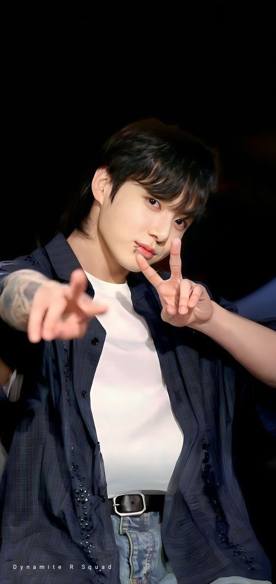 jnfication's tweet photo. — Hilo con las actividades de #Jungkook programadas para mañana, 16 de noviembre:

• M COUNTDOWN y votación en vivo.

En la madrugada saldrá al aire el debut de Golden en Corea con "Standing Next To You". 

↓ Más información https://t.co/Xnl2yOhLSW