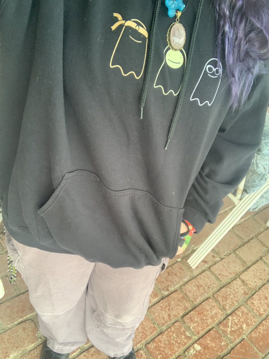 First of all hi it’s been a while but secondly not a kid at work recognizing my hoodie 😭