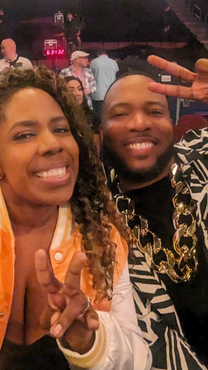 StephanieHypes's tweet photo. I'm late af but screaming HAPPY BIRTHDAY to my friend @kingtroi! From appreciation, to mutual interests, to 💯 support, to friendship! You know I will always support you and hold you down! Here's to the best year yet.. 🥂🥳❤️👽 #TEAMBIGTIME https://t.co/UMJf67CtaY