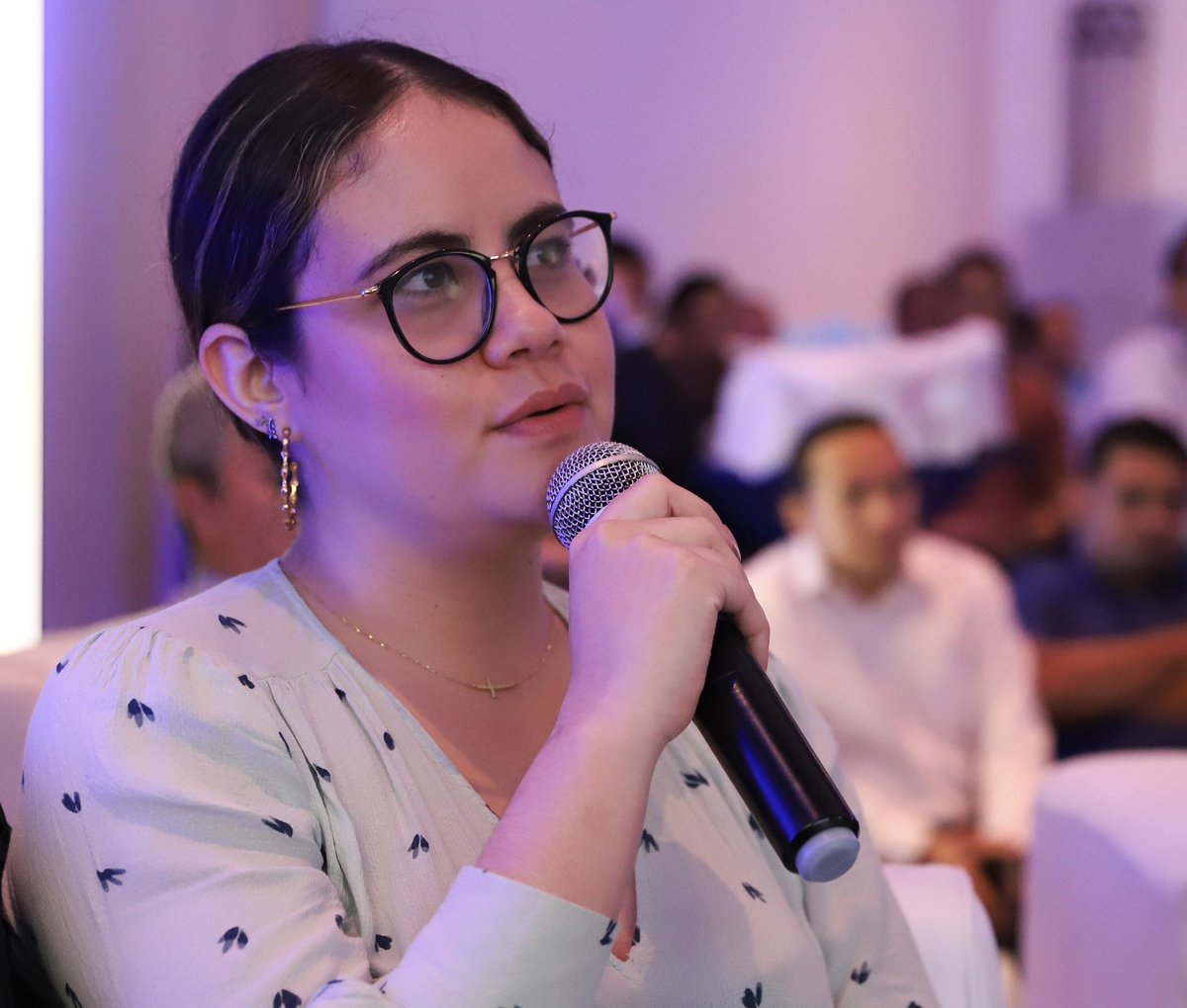 TigoHn's tweet photo. El experto en #CloudExperience menciona qué ‘‘Con @awscloud, puede optar a distintas aplicaciones que le permitan migrar a la nube de manera eficiente’’ ampliando más sobre las soluciones que esta migración permitirá para su negocio. ☁️🔐 https://t.co/t3HaJjkzu8