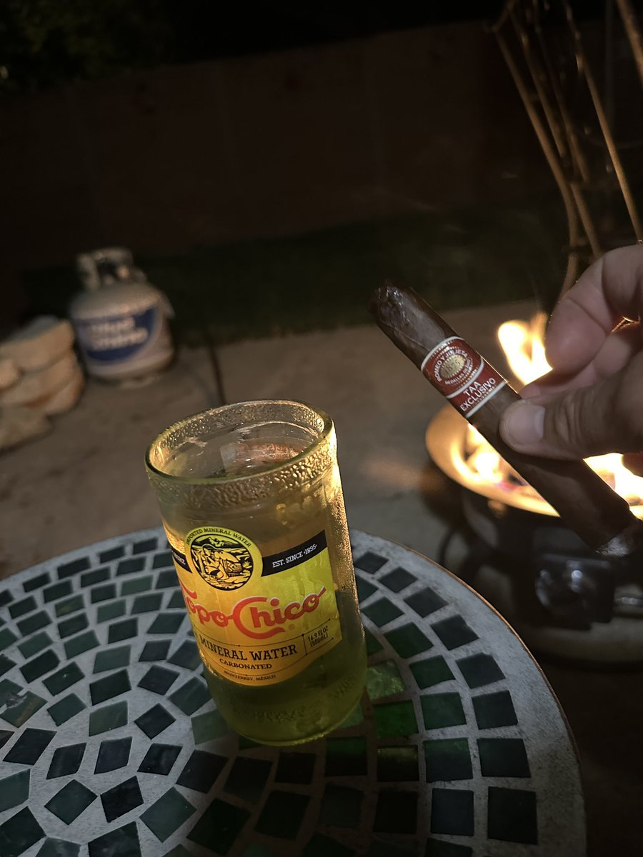 hecsanchez22's tweet photo. Cheers Happy Hump Day #RomeoYJulieta #Wellers #Thunderdome @TexMexFrank @SoonerGil @edbermea @EdwinFi94733275 @BradMayhar @for_keds #ShootIt https://t.co/2y6m7wNQ5N