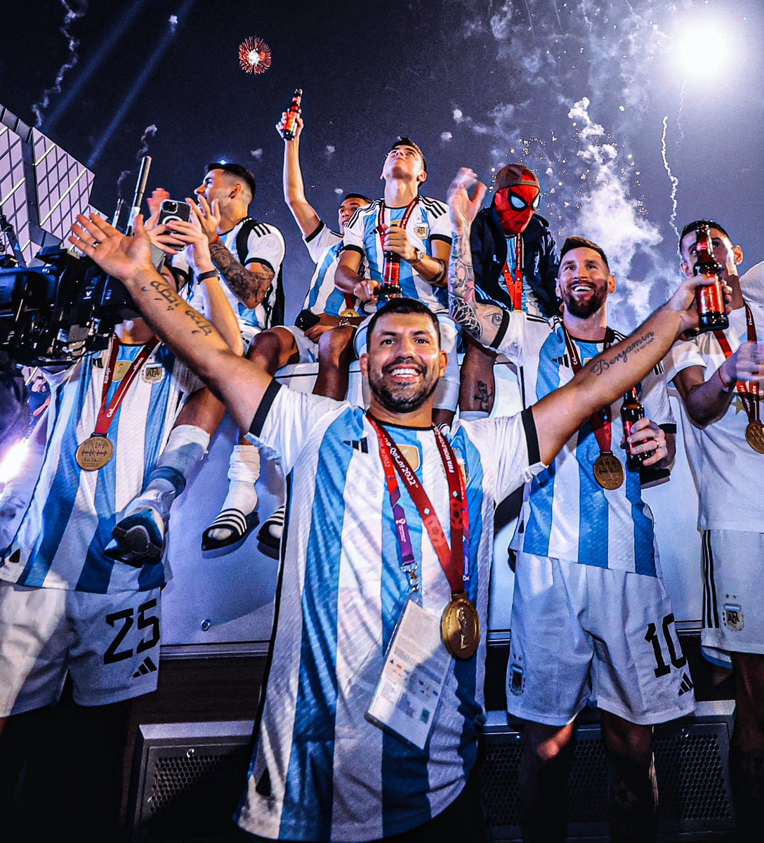 HOY NO PUEDO, JUEGA EL CAMPEÓN DEL MUNDO.