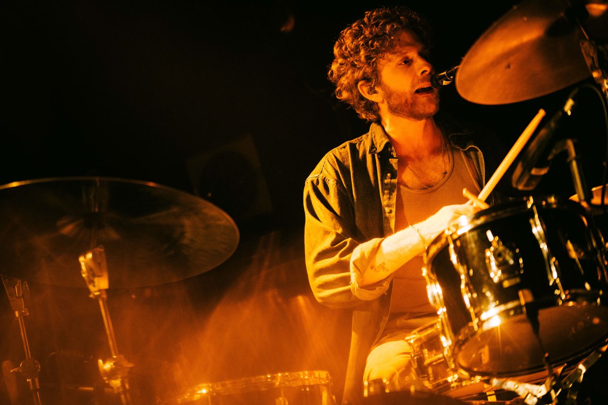 virginmusicJP's tweet image. #DAWES 待望の初来日公演開催🇯🇵✨

東京公演のライブ写真が早速到着📸

LAで育まれた心地良いグルーヴと圧倒的なパフォーマンスを見せてくれました！

今夜は大阪 UMEDA CLUB QUATTROでライブです🔥

🎫チケット
smash-jpn.com/live/?id=3947

@dawestheband @SMASHjpn 
Photo: @tarumikana