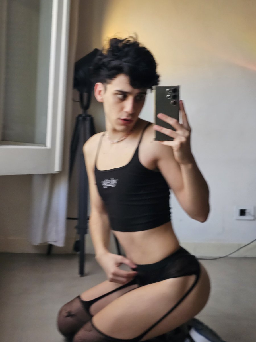 Juanchixxx_arg's tweet photo. I can be pretty with clothes too🎀🖤 https://t.co/q2rOg38XZe