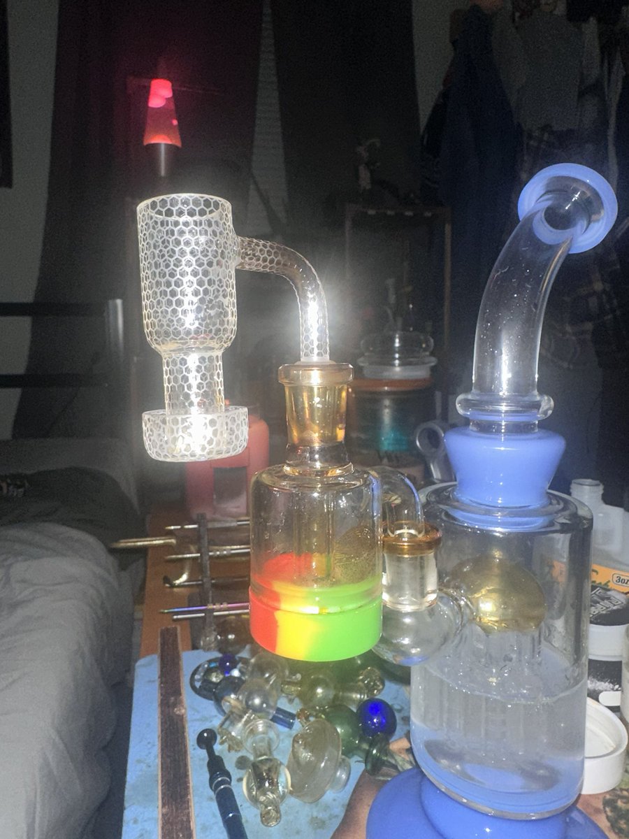 zebco999's tweet photo. #WeedWednesday This is why relationships with #Local #SmallBusiness #SmokeShops is better than buying cheap China glass online.. All of this for $130.. #DabRig marked at $120, $20x2 for nic hitters + the #terpsluper… Like I said.. I walked out getting all for $130. #Relationships #420community #mattrife #Kickedback #NewRigWednesday #Collector