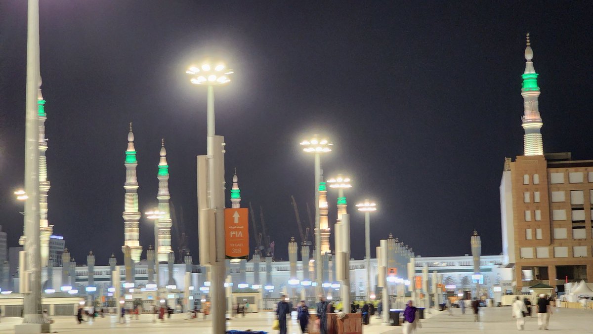 MamurBadar's tweet photo. Umrah Ke Safar Ki Kuch Yaade Dosto Ke Sath 😍 #madinasharif #masjidnabawi #mamurbadar https://t.co/ZlNdwKzosG