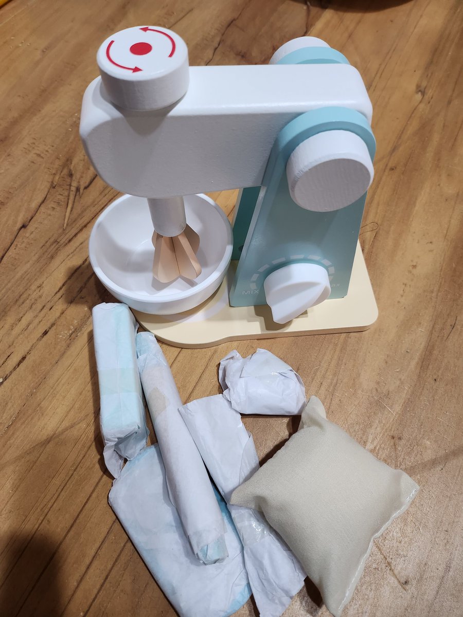 ienahoing's tweet photo. Akhirnya paket dari millo.kids nyampe 🤩🤩 iseng beliin ponakan mainan yg lucu2, bahannya juga kokoh karna bahan kayu 

Saking lucunya pen beli buat diri sendiri 🙃🙃 
#educationtoy #education https://t.co/php8gLIlRA
