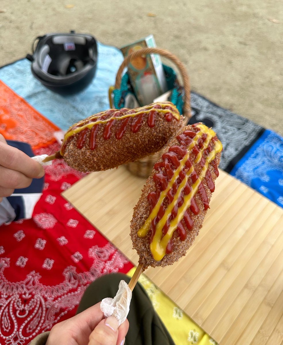 krungy21's tweet photo. It’s P-beer with K-hotdog 🍺🌭😋👍 https://t.co/Y7FmWDox68