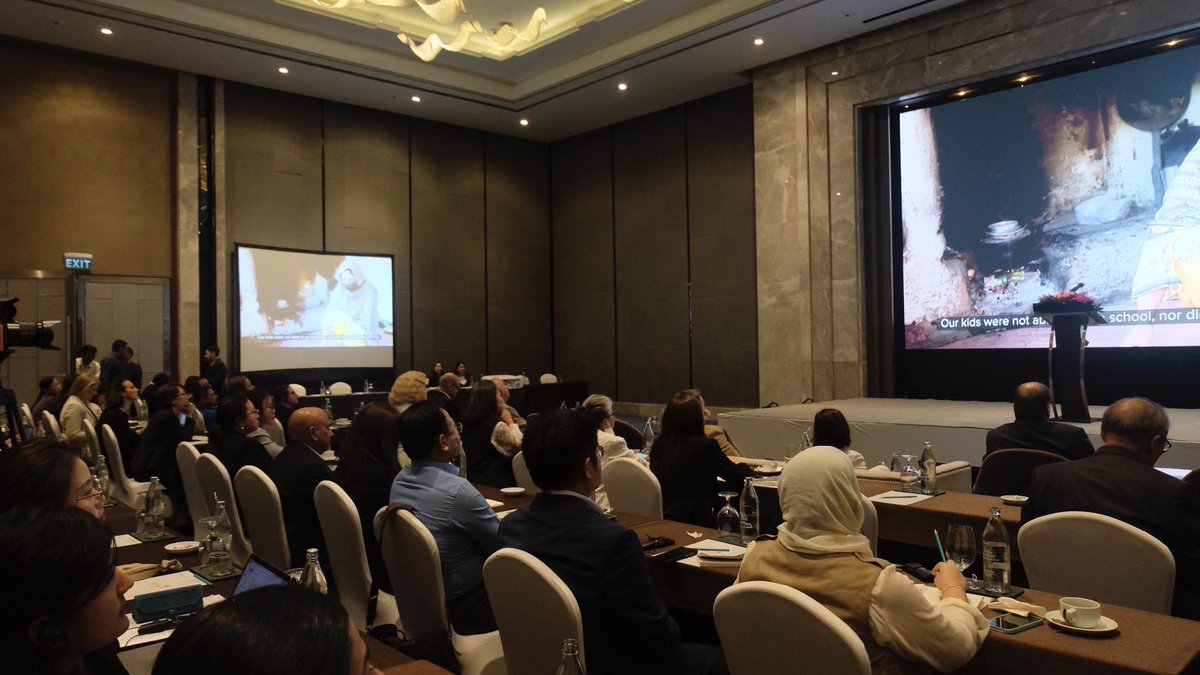 UNDPThailand's tweet photo. Live now 🔴 on UNDP Thailand Facebook 

Launch of the @UNDP’s human development report urging swift actions and offering new directions for human development in Asia-Pacific — bringing stakeholders to discuss its implications on Thailand and ways forward.

#APacHDR2024 https://t.co/55wyn6VUcU