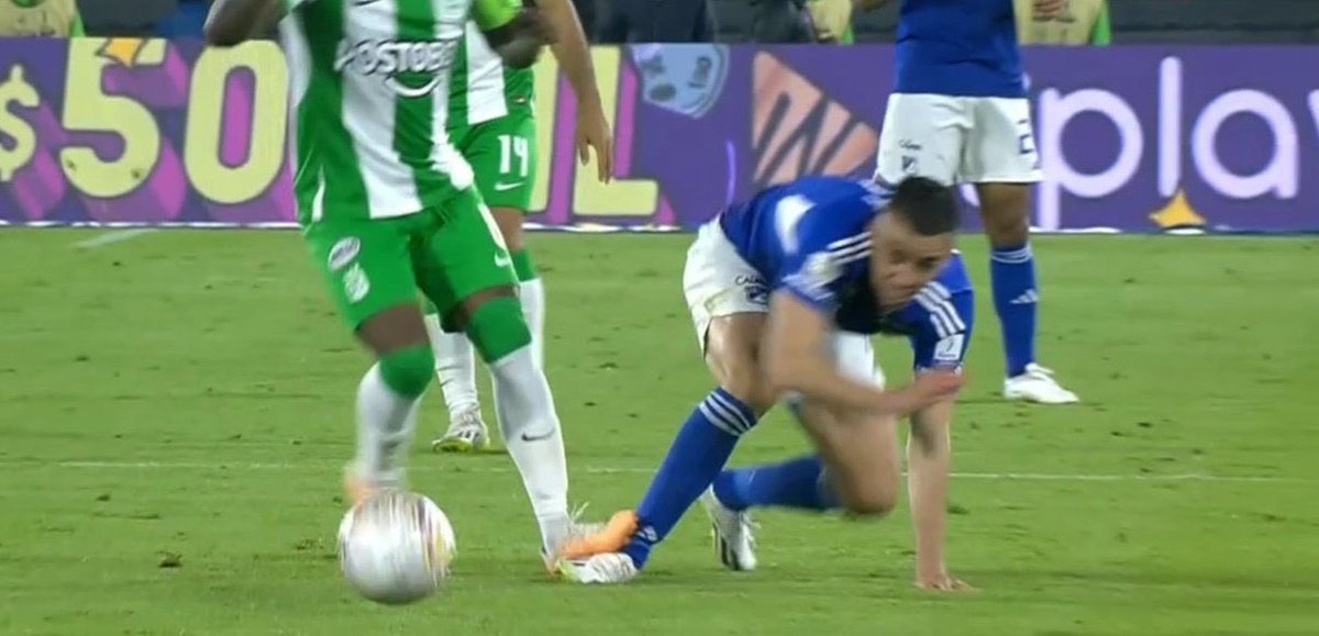 julrcorb's tweet image. Cómo está mierda no es roja

Hijueputa vida, hace mucho no estaba tan caliente