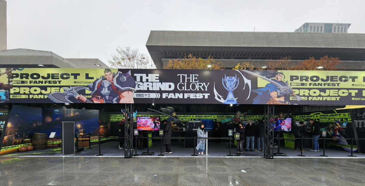 osevno's tweet photo. Project L Booth at Gwanghwamun Square! https://t.co/ArhWDB87qJ