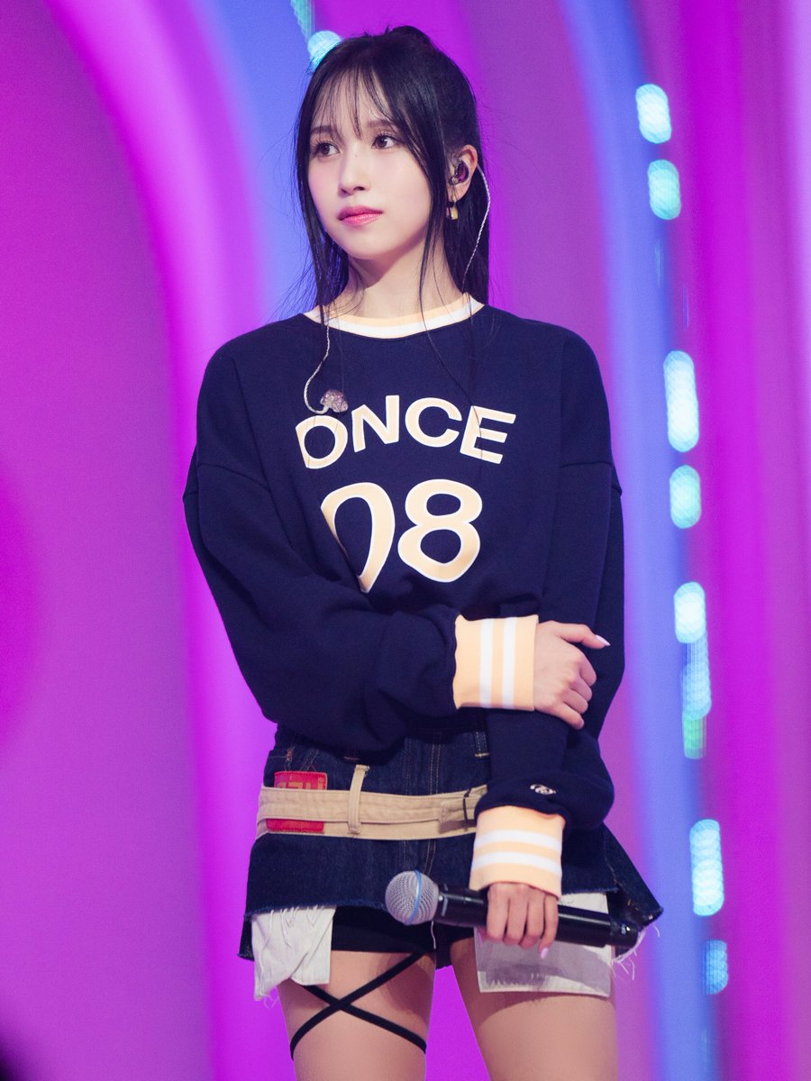 godmitzu's tweet photo. MINA IN THIS FIT 🫠 https://t.co/x21tvoQf4G