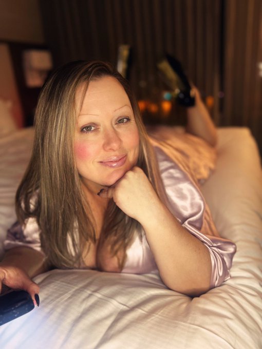 Want to keep me company in Boston? Bookingbunnydlc@gmail.com  Or join me for a free trial on:  https://t<a class="tags" target="_blank" title="On Twitter" href="/?out=eyJ0eXAiOiJKV1QiLCJhbGciOiJIUzUxMiJ9.eyJpYXQiOjE3MjE1NjU0MDgsImlzcyI6InR3cG9ybnN0YXJzLmNvbSIsIm5iZiI6MTcyMTU2NTQwOCwiZXhwIjoxNzUzMTAxNDA4LCJyZWRpcmVjdF91cmwiOiJodHRwczovL3R3aXR0ZXIuY29tL2dtYWlsIn0.82uNDfPJom86D1Ed-YHpx-cH8-tuIRpQYxtxX_QAYzLkQ9phpyhPRYZYG-57IT4i6ij8U3-iOL2lLyHedLCcGA">@gmail</a><a href="/tag/fashion"class="tags"><span>#fashion</span></a><a href="/tag/curvy"class="tags"><span>#curvy</span></a><a href="/tag/plussizemodel"class="tags"><span>#plussizemodel</span></a><a href="/tag/lasvegas"class="tags"><span>#lasvegas</span></a><a href="/tag/bodypositive"class="tags"><span>#bodypositive</span></a>