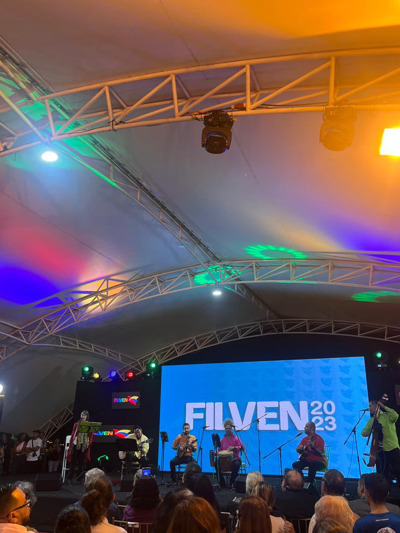 ceciliatoddvzla's tweet photo. Infinitas Gracias al público maravilloso que nos acompañó ayer. Fue un hermoso Concierto en La @filven2023 https://t.co/Y0q5mVVB8V