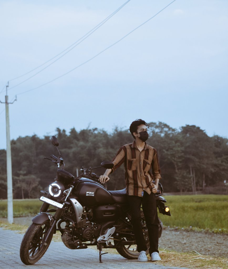 Mehebub16m's tweet photo. Sunset vibe 🪐🍁
#mehebub16m
#ViratKohli���� 
#BIKER https://t.co/UBSDnBB7Nu