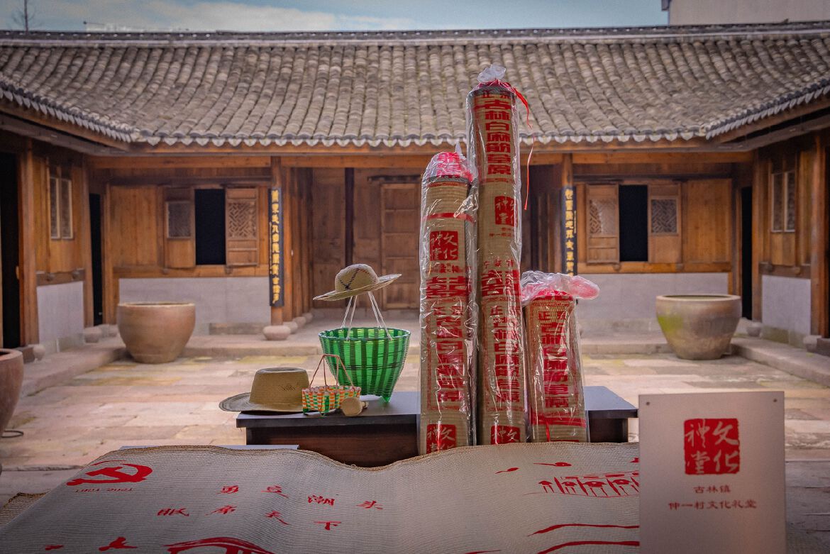 HAISHULOU's tweet photo. In 2009, Huanggulin #strawmat weaving memory was included in the provincial intangible cultural heritage list, and Zhongyi Village became a provincial inheritance base. https://t.co/3GixjwChiW