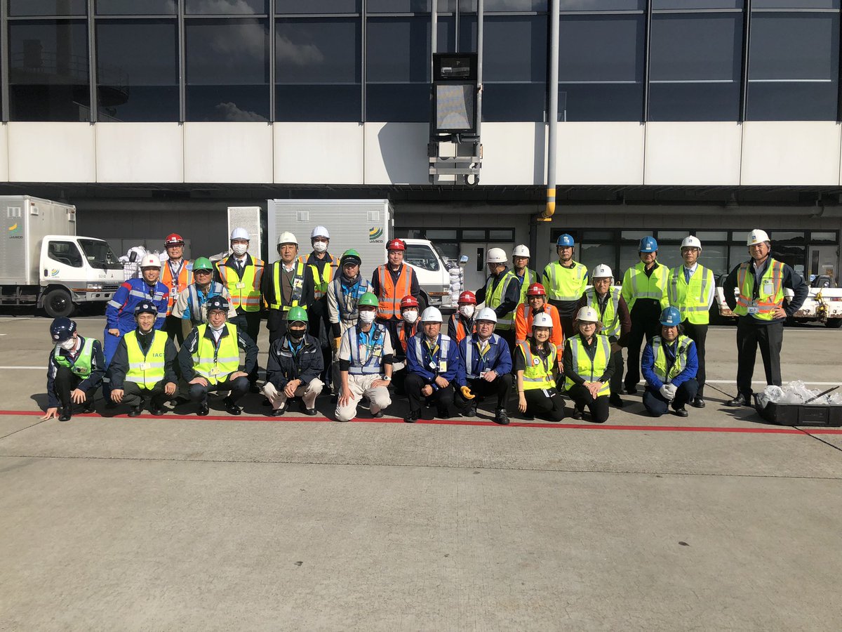 As part of safety week, station wide FOD Walk was held following Safety Fair.  All UA departments and vendor reps. got together to PUP debris on the ramp. @JT67977409 @TY40222349 @SakimotoHiro @Daisuke_UAL @JinYonekura @APACSafety @u130899 @AOSafetyUAL #NoSmallRolesInSafety