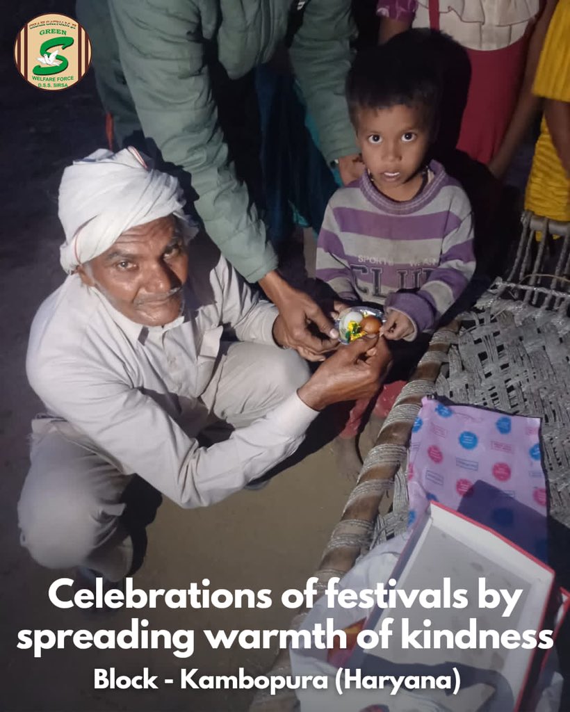 GreenSwelfares's tweet photo. In Kambopura (Haryana), the true meaning of festivals unfolded on the roadside as Shah Satnam Ji Green 'S' Welfare Force Wing volunteers extended hands of generosity to those in need. In every shared meal and smile, they wove a tapestry of kindness that adorned the city streets with hope and humanity. #Kindness #FestiveVibes #SharingIsCaring #DeraSachaSauda