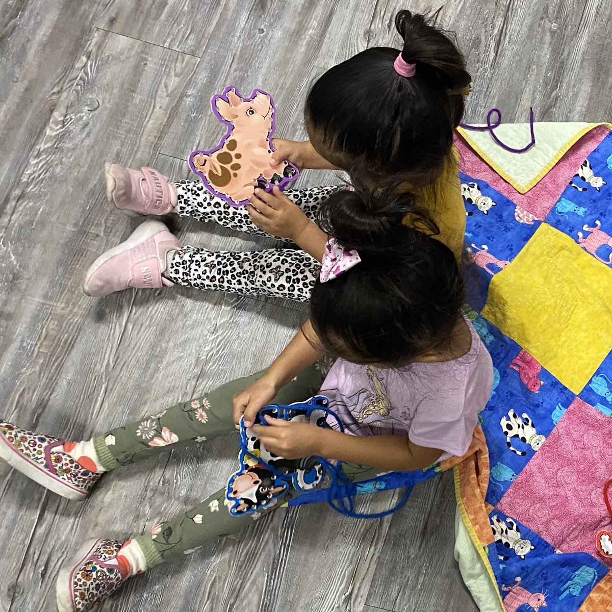MosesHouseHD's tweet image. Children having fun during our Nurturing Families Classes! They are learning and growing. #playtime #laceandtrace #memorygame #puzzles #mrpotatohead #socializing