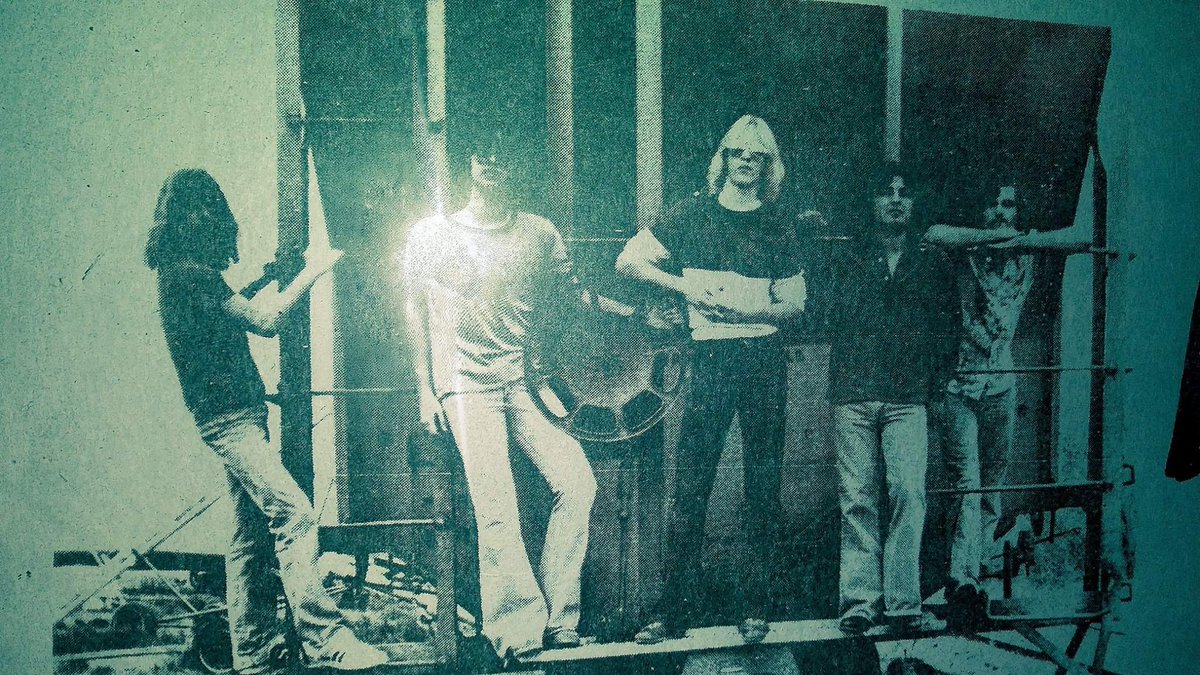 PraversTat's tweet image. In the middle