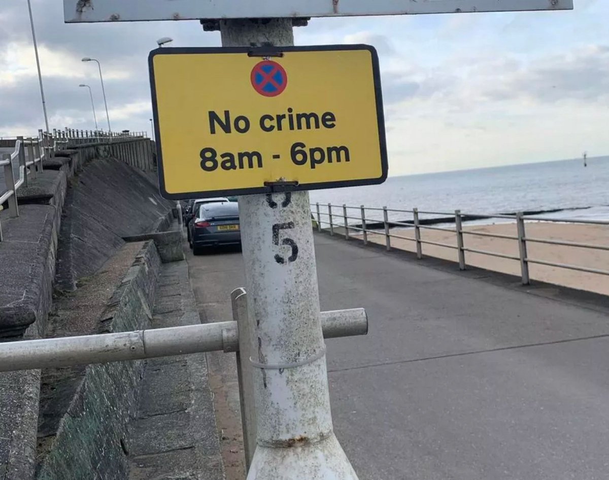 9GAG's tweet image. How Batman managed to get some sleep during the day