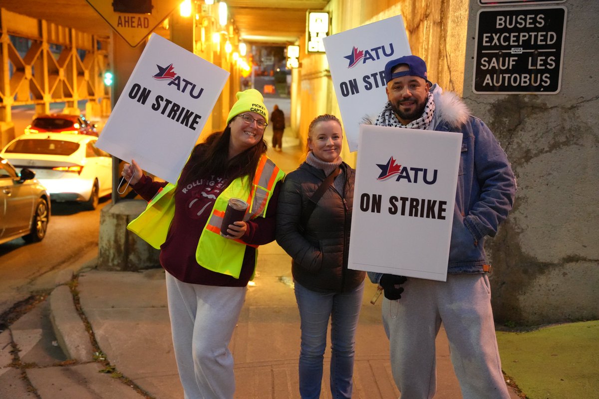 atu_canada's tweet photo. ATU 107 standing strong at the Picket Lines on Day 6 of the strike.
It was great to see so many people out Tuesday for the Information Picket handing out leaflets and disrupting traffic ahead of the Grey Cup Breakfast of Champions at Hamilton Convention Centre. #FairDeal #OneATU https://t.co/RsEYw2jk4O