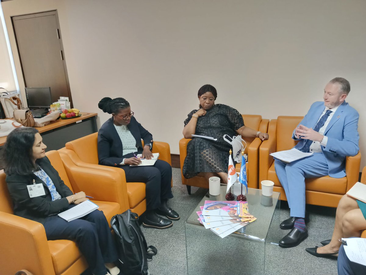FP2030AP's tweet image. 🌍@DrSamukeliso &amp;amp; the team met with @dienekeita &amp;amp; @PioSmith_UN for an insightful discussion on engagements at the regional level focusing on youth, population dynamics, migration, South-to-South learning &amp;amp; emerging trends for a prosperous Asia &amp;amp; the Pacific.

📻Stay Tuned #APPC7