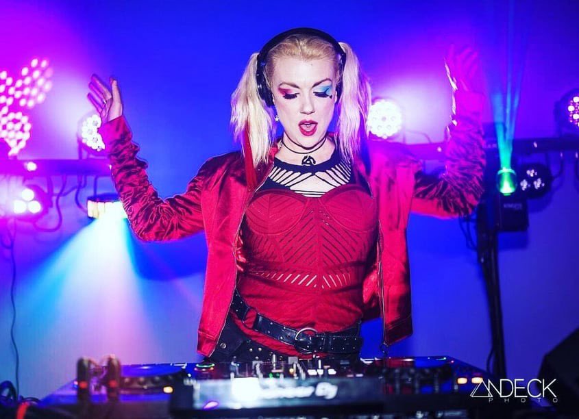 thedjsessions's tweet photo. Lea Luna LIVE on the Virtual Sessions presented by The DJ Sessions - The DJ Sessions
https://t.co/6ZQzCzrxMQ
@lealuna @thedjsessions @mackiegear #TheDJSessions #mackiegear #TDJS #SilentConcert #SilentDisco #SDGETAPAIR #dj #djs #electronicmusic #electronicdancemusic #housemusic https://t.co/bundDZovUh