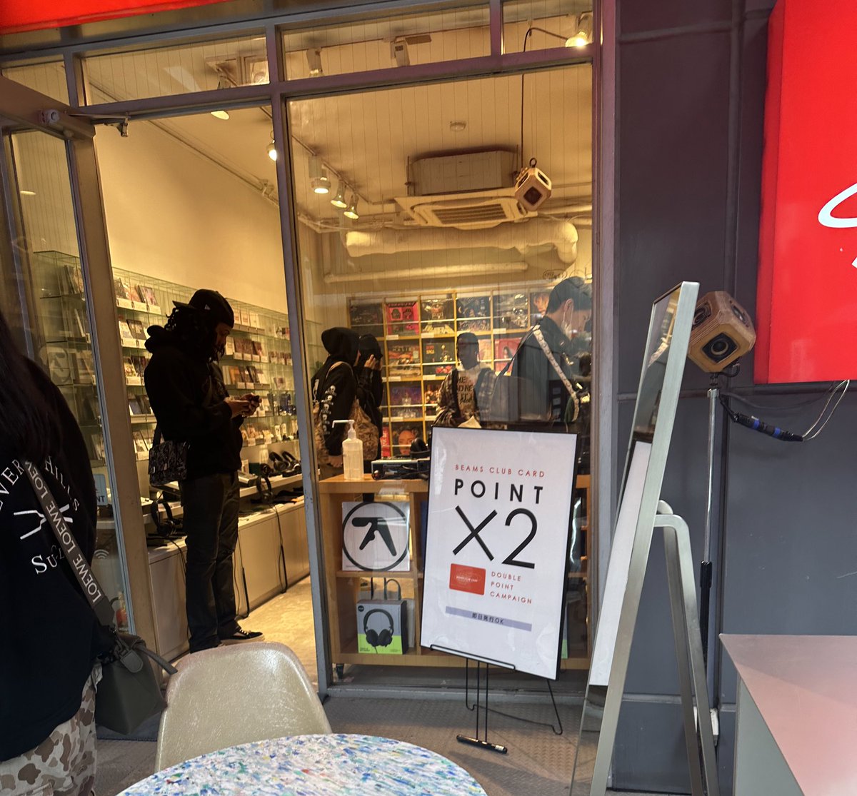 Travis Scott来日中原宿のBeams Recordsで買い物しているところ見かけ