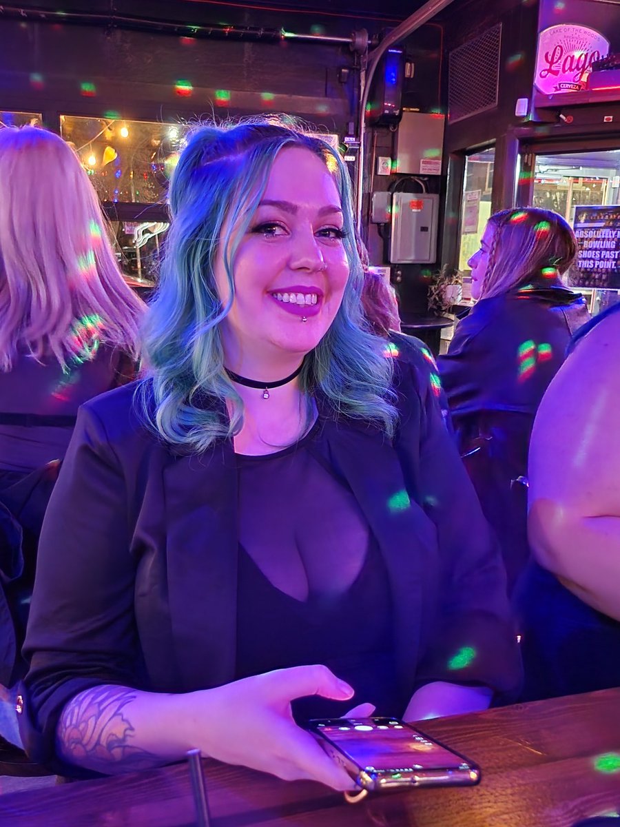 shackabaloo's tweet photo. Bloody hell my wife is hot. https://t.co/c6otcpKBFk