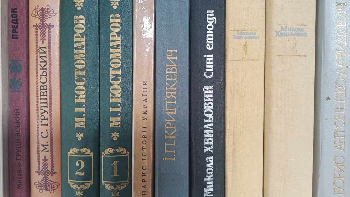 #mustread 

Welche Perspektiven eröffnen Lehrveranstaltungen zu ukrainischen Themen? Vor welchen Herausforderungen stehen Lehrende wie Studierende? Im #Wissenschaftsblog #Polenstudien reflektiert <a href="/bozhena_b/">Bozhena Kozakevych</a> über die #Lehre zur #Ukraine an der <a href="/viadrina/">Europa-Universität Viadrina</a>. 
pol-int.org/de/wissenschaf…