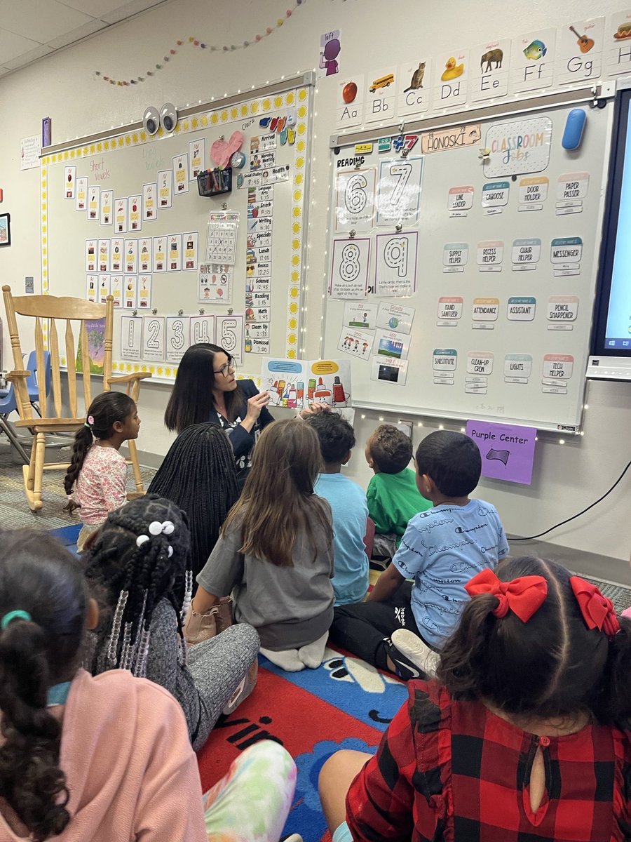 I always love coming to <a href="/UnionParkES/">Union Park Elementary OCPS</a> and yesterday was no exception! What a fun afternoon making some new kindergarten friends during Teach In 😊❤️ <a href="/mrsramireza/">Dr. Ashlynn Ramirez</a> <a href="/ortegaAP22/">Cristina Ortega</a> <a href="/ocpsPL/">OCPS Professional Learning Department</a>
