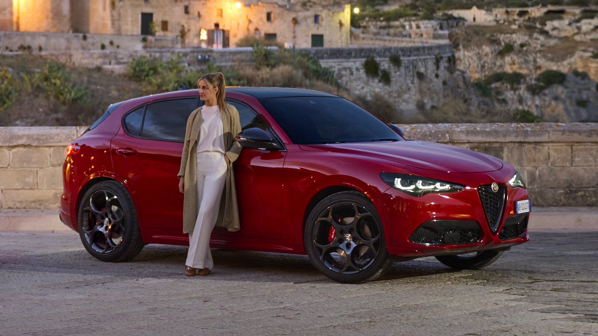 Take the Italian style on the road with Tributo Italiano, the first global special series including every model in the #AlfaRomeo range. #AlfaRomeoGiulia #GiuliaTributoItaliano #AlfaRomeoStelvio #StelvioTributoItaliano #AlfaRomeoTonale #TonaleTributoItaliano