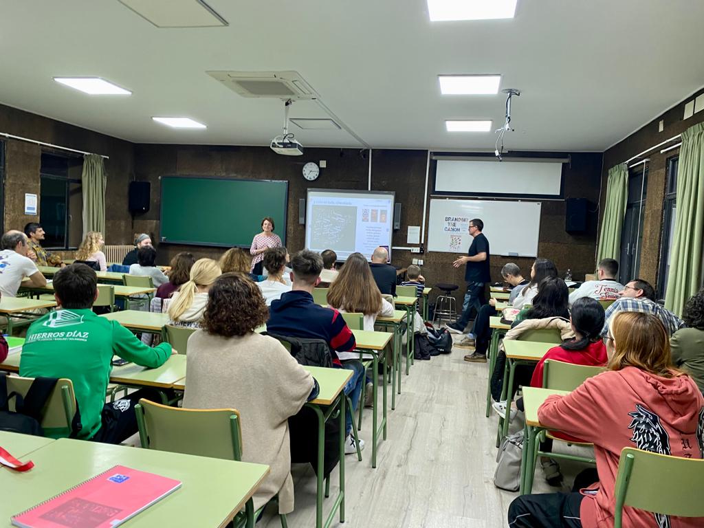 post_literature's tweet photo. Hemos cerrado nuestra participación en #SCTExtremadura2023 con la presentación d #literarylandscape y #CALIBRAM hecha x Santos Unamuno y García Benito en la @EOICC, a cuyo profesorado, especialmente la coordinadora d la actividad, Elena Rebollo, agradecemos x una gran acogida https://t.co/al77MYlBUJ