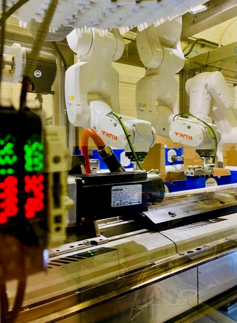 🔬 Tech breakthroughs are transforming the pharmaceutical industry! 🌡️ Robotics &amp; automation deliver on hygiene, precision and efficiency.

🤖 Witness this cell's incredible syringe handling for the veterinary sector. 🐾 #Pharmaceuticals #Robotics #Automation #Innovation