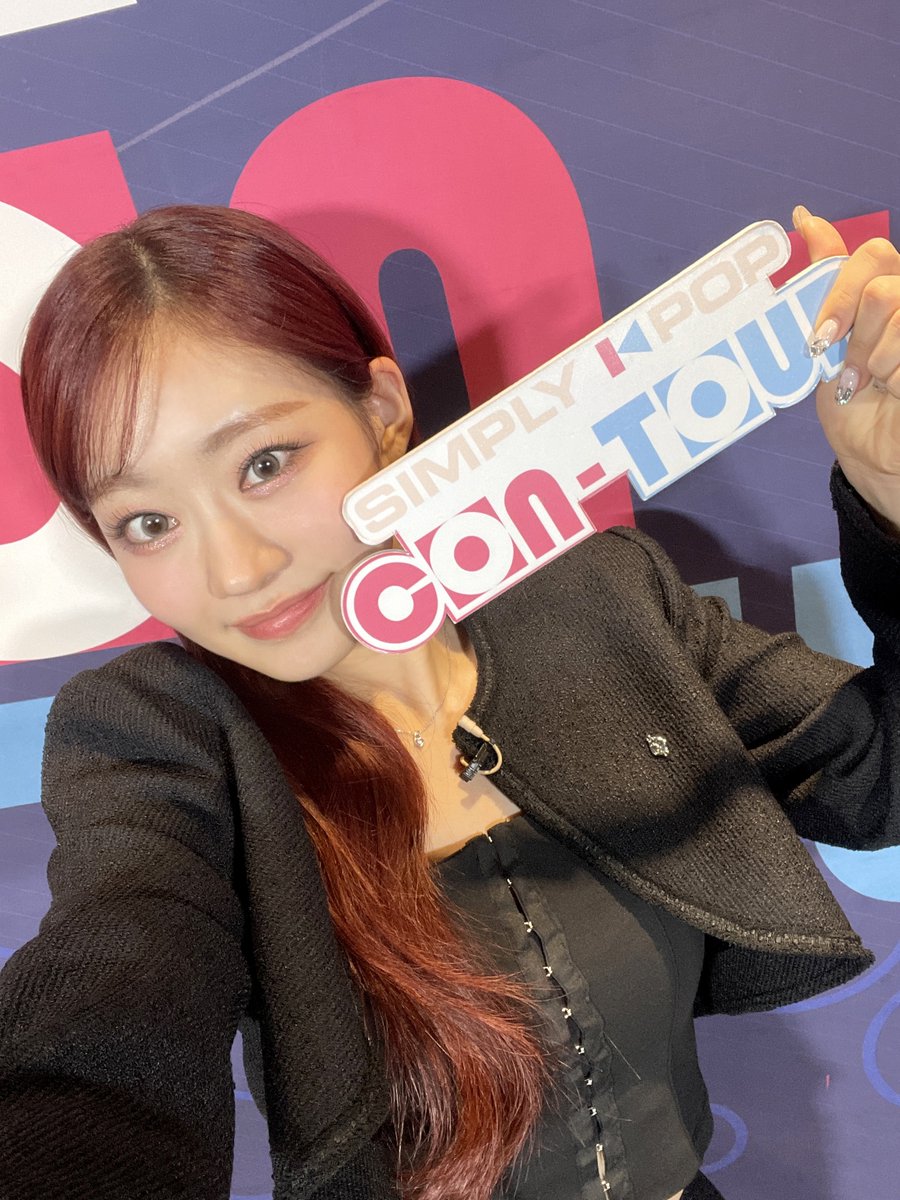 의상 얼굴 진행실력 분위기 4박자 쿵짝쿵짝 잘 맞추는🌟스페셜 MC🌟들 넘 좋다...  방송 내내 감동과 귀여움, 케미 세마리 토끼 다 잡아버리는 술래잡기 천재들 보러가실 분 구합니다@@

#도현 #DoHyun #루네이트 #LUN8
#쥴리 #JULIE #키스오브라이프 #KISSOFLIFE 
#SimplyCONTOUR #심플리케이팝