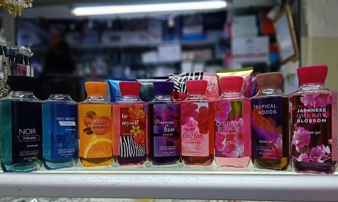 PurityKarani2's tweet photo. Your everyday plug for that fragrance,fresh,cool scent you're looking for. Smell like a god with our products from deos, splash mists and perfumes 
Deos@250, splash 350, mist 500,creams 300, lotions 500 https://t.co/abRWtPydxb