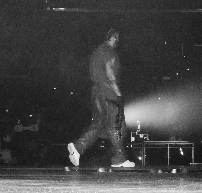 HipHopAllDay's tweet photo. All songs on Drake's 'Scary Hours 3' were written in the last five days 👀🔥

"I didn’t have one bar written down for those songs on the night that 'For All The Dogs' dropped"

"It’s coming to me in a way that I haven’t experienced maybe since IYRTITL" https://t.co/VfPyszCBOX