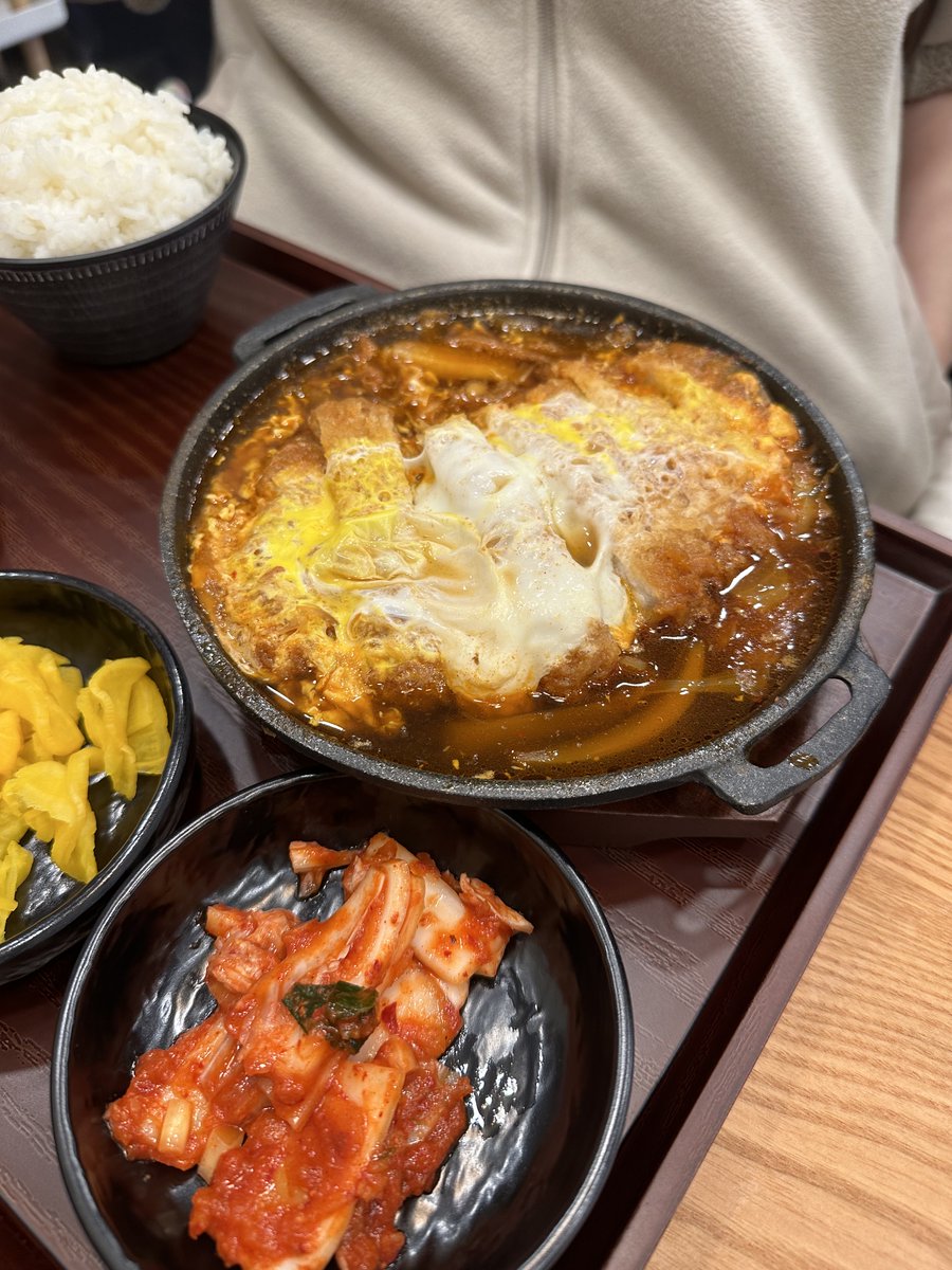 Matzipoppa's tweet photo. 📍오르목

점심시간에 다녀온 곳이다.
가격이 싼편은 아니지만 양이 정말 많아
혜자 맛집이다.

리뷰 보고 걱정하긴 했는데
걱정과 달리 엄청 맛있어서 좋았음!

#수능 후기 오늘 모두모두 수능 고생하셨습니다! https://t.co/dirqKUpp4r