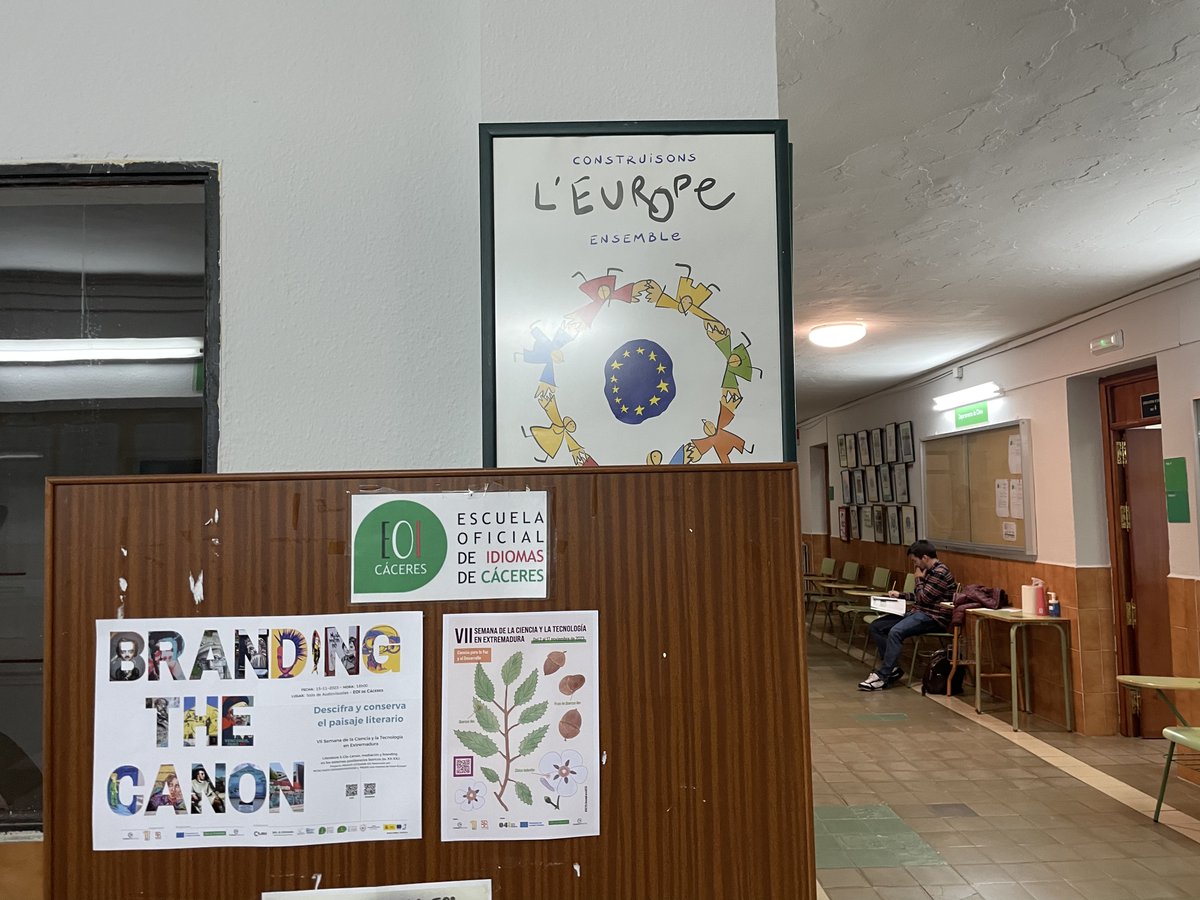 post_literature's tweet photo. Hemos cerrado nuestra participación en #SCTExtremadura2023 con la presentación d #literarylandscape y #CALIBRAM hecha x Santos Unamuno y García Benito en la @EOICC, a cuyo profesorado, especialmente la coordinadora d la actividad, Elena Rebollo, agradecemos x una gran acogida https://t.co/al77MYlBUJ