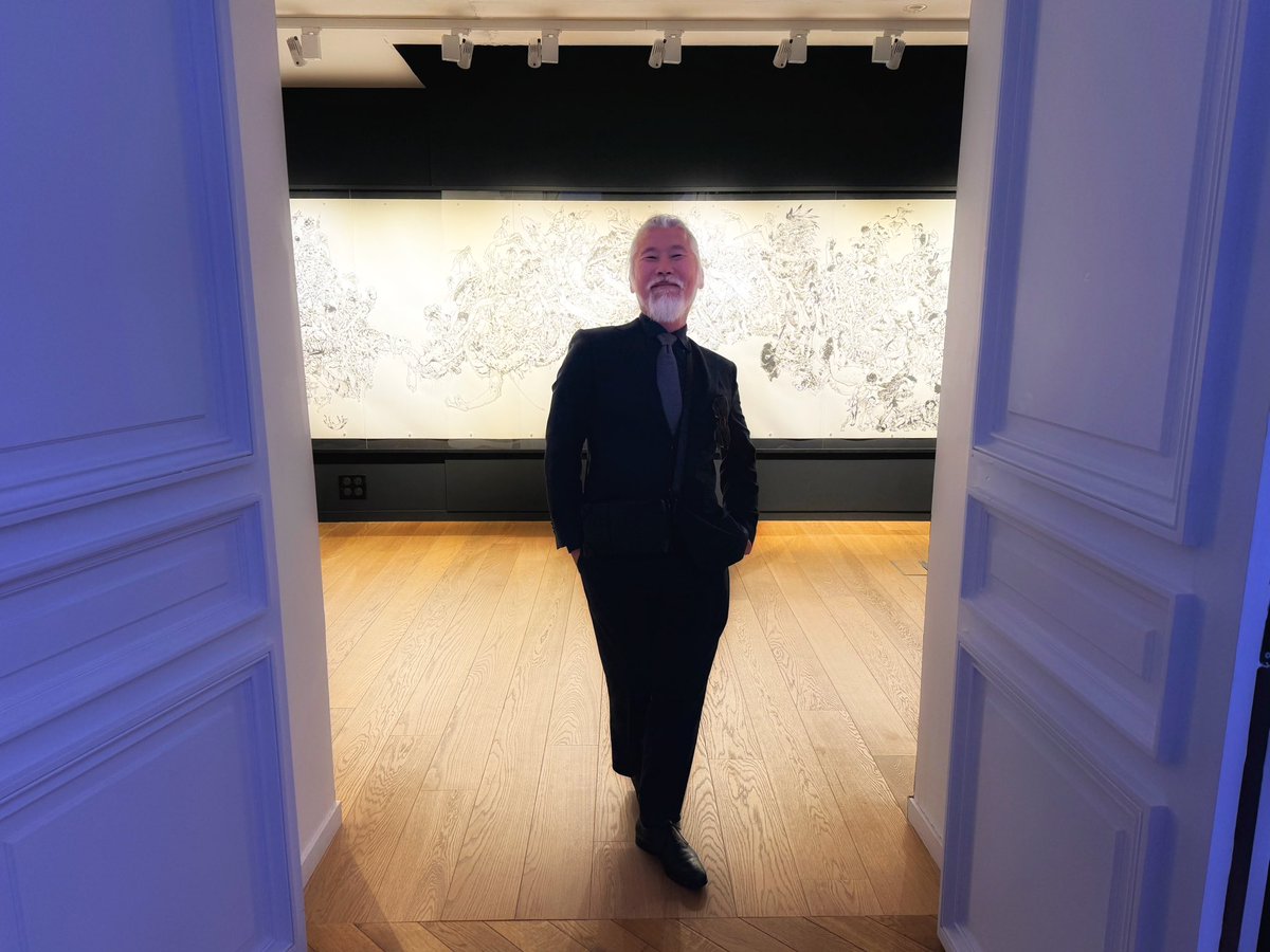 JungGi Kim (@kimjunggidirect) on Twitter photo Hyunjin Kim, big boss !
"LIGNES INFINIES, AU FIL DE L'ART DE
KIM JUNG GI
du 16 novembre 2023 au 16 mars 2024
Centre Culturel Coréen"
<a href="/KoreaCenterFR/">CentreCulturelCoréen</a> <a href="/SuperaniArt/">Superani (KimJungGi)</a> <a href="/superani82/">superani_hq</a> <a href="/KimJungGiUS/">Kim Jung Gi US</a> <a href="/kimjunggi_jp/">キム・ジョンギ JP</a>
Photo by <a href="/JDMorvan/">Jean-David JD Morvan</a> Hyunjin Kim, big boss !
"LIGNES INFINIES, AU FIL DE L'ART DE
KIM JUNG GI
du 16 novembre 2023 au 16 mars 2024
Centre Culturel Coréen"
<a href="/KoreaCenterFR/">CentreCulturelCoréen</a> <a href="/SuperaniArt/">Superani (KimJungGi)</a> <a href="/superani82/">superani_hq</a> <a href="/KimJungGiUS/">Kim Jung Gi US</a> <a href="/kimjunggi_jp/">キム・ジョンギ JP</a>
Photo by <a href="/JDMorvan/">Jean-David JD Morvan</a>