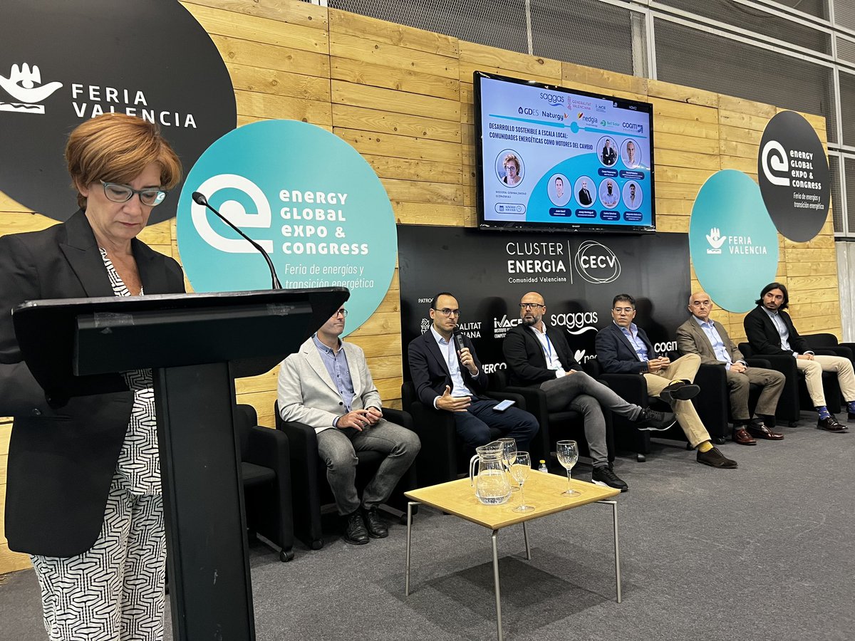 vlcsostenible's tweet photo. 📢Hoy en @EnergyGlobalVLC de @EnergiaComVal hablamos de #ComunidadesEnergeticas y el apoyo que presta el @AjuntamentVLC a través de @vlcclimaenergia 
➡️Si vives en València y interesa sumarte a la #TransicionEnergetica 👉https://t.co/8xlU1FIUoz https://t.co/if5qOI7mma