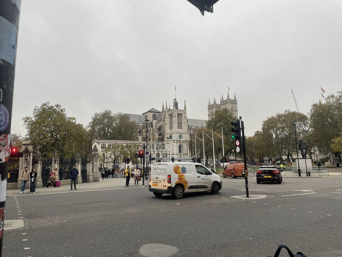 CarrfieldPA's tweet photo. Good morning from the best group on the Year 4 London residential! We are off past Westminster Abbey to the Houses of Parliament and then the London Eye later. #AstreaPD #ProudToBeCarrfield https://t.co/1w8Q3r8ygX