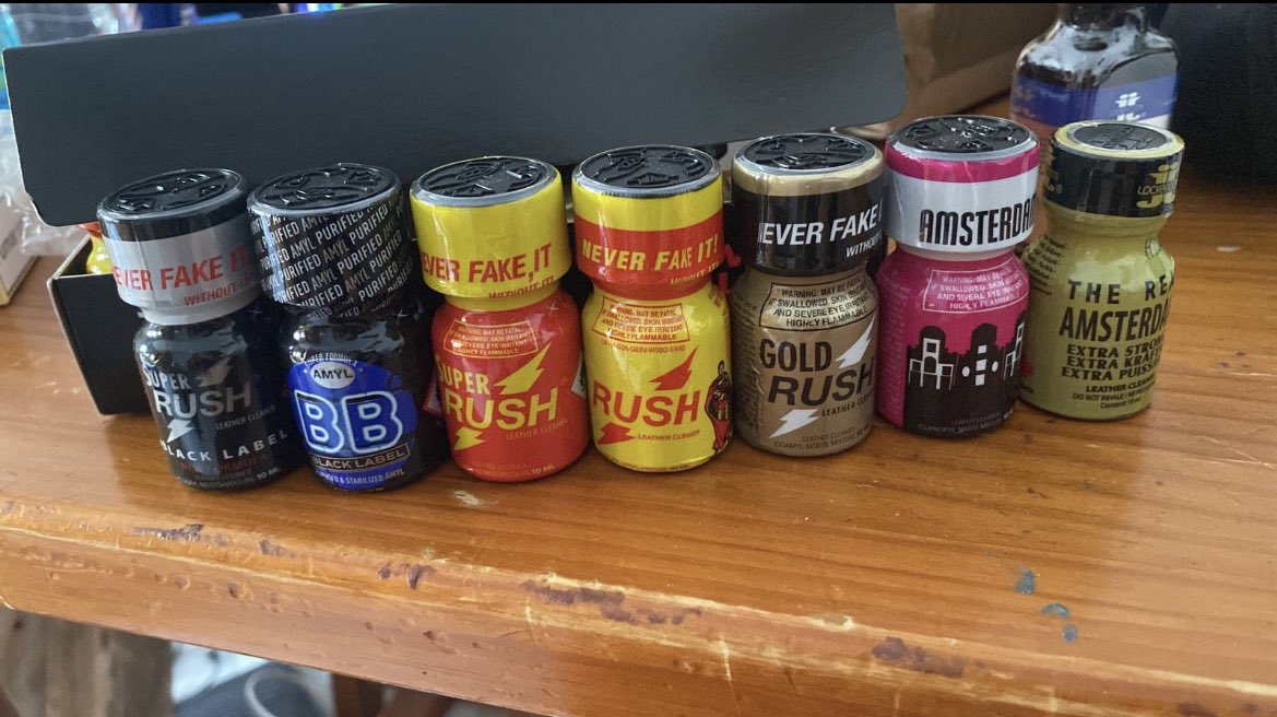 iratifm's tweet photo. de qué color me pinto las uñas? https://t.co/VED1PYnByR